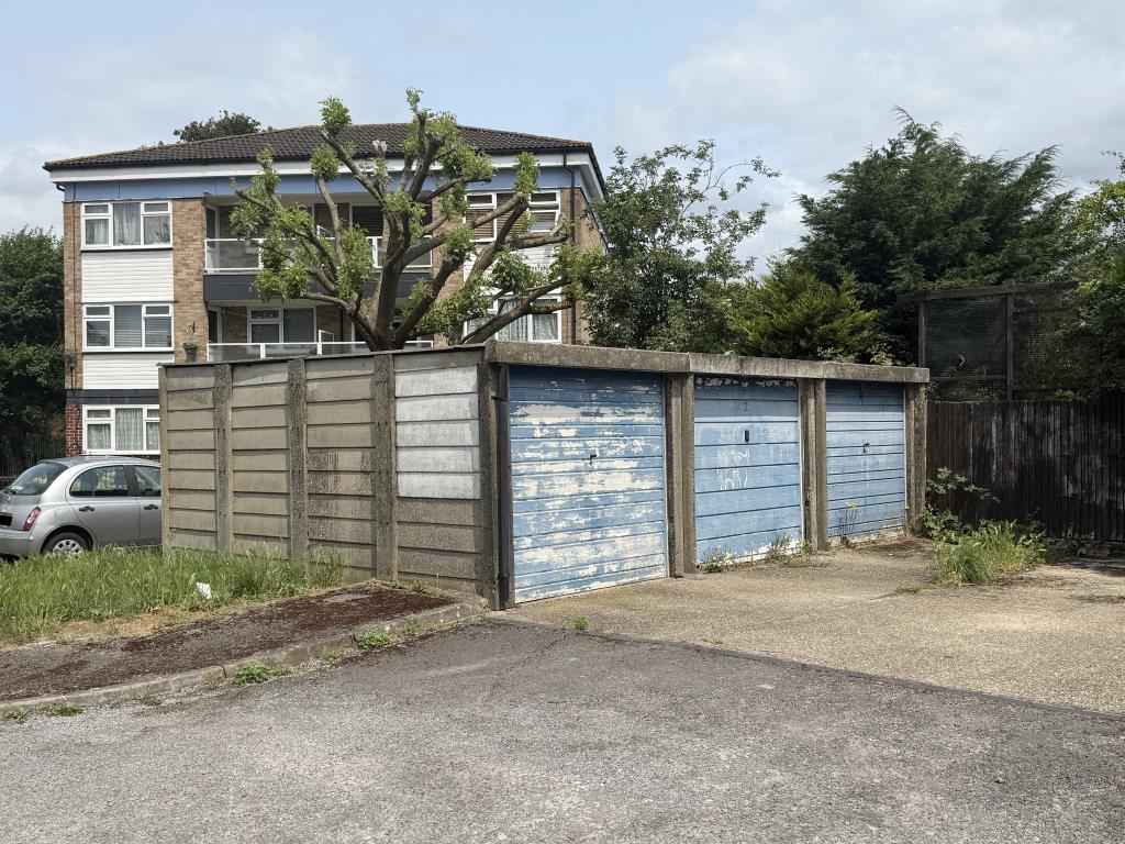 Lot: 10 - SIX GARAGES IN TWO BLOCKS OF THREE IN RESIDENTIAL AREA - Block A - Harvesters Road